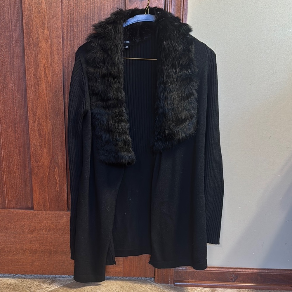Fate Black Cardigan with Faux Fur Collar